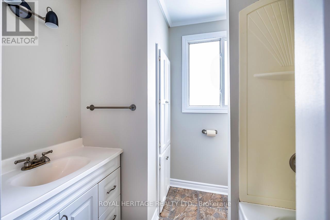 Main - 520 Capilano Court, Oshawa, Ontario  L1H 7T9 - Photo 7 - E12718164