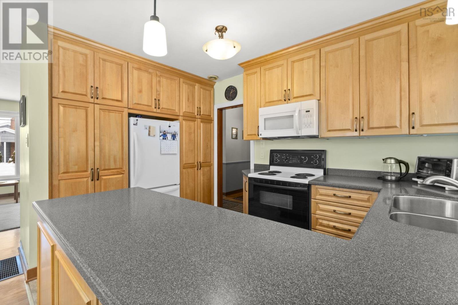 16 Canary Crescent, Halifax, Nova Scotia  B3M 1R1 - Photo 13 - 202601274