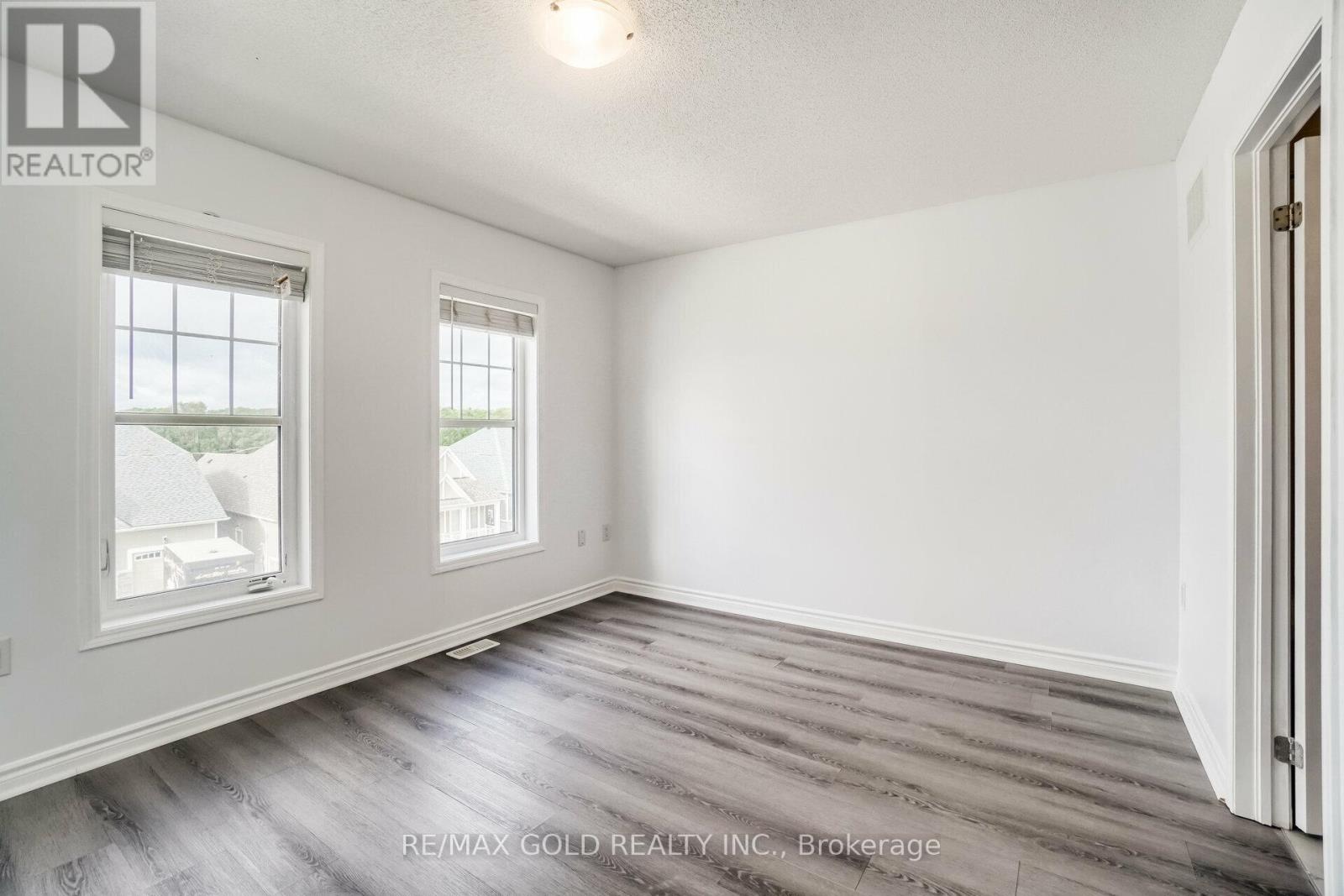 152 Village Gate Drive, Wasaga Beach, Ontario  L9Z 0J7 - Photo 12 - S12718150