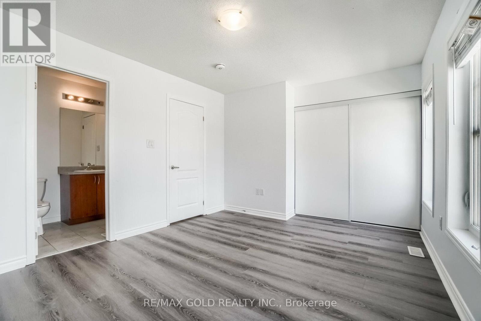 152 Village Gate Drive, Wasaga Beach, Ontario  L9Z 0J7 - Photo 13 - S12718150