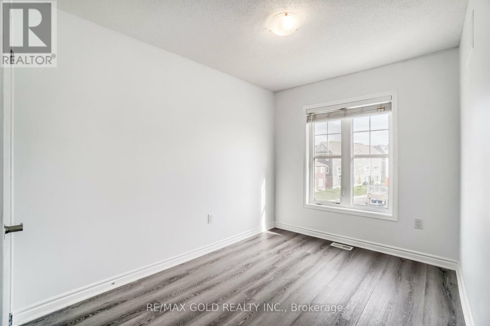 152 Village Gate Drive, Wasaga Beach, Ontario  L9Z 0J7 - Photo 15 - S12718150