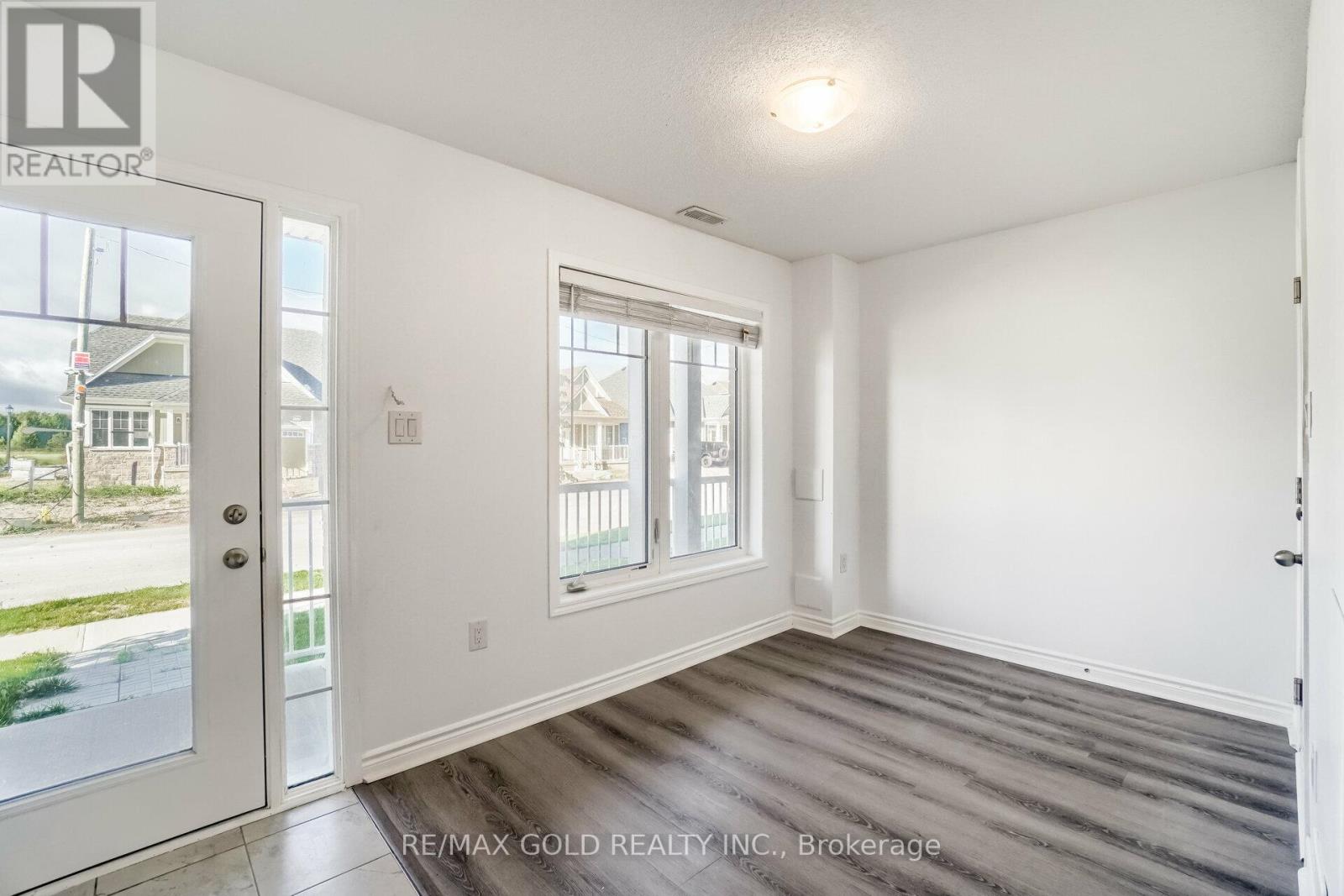 152 Village Gate Drive, Wasaga Beach, Ontario  L9Z 0J7 - Photo 2 - S12718150