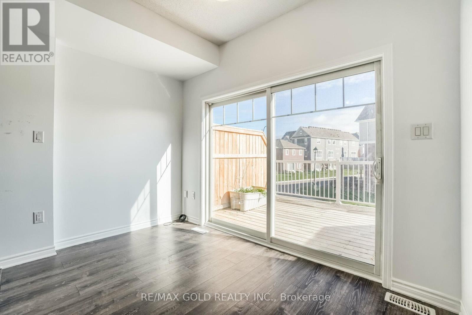 152 Village Gate Drive, Wasaga Beach, Ontario  L9Z 0J7 - Photo 6 - S12718150