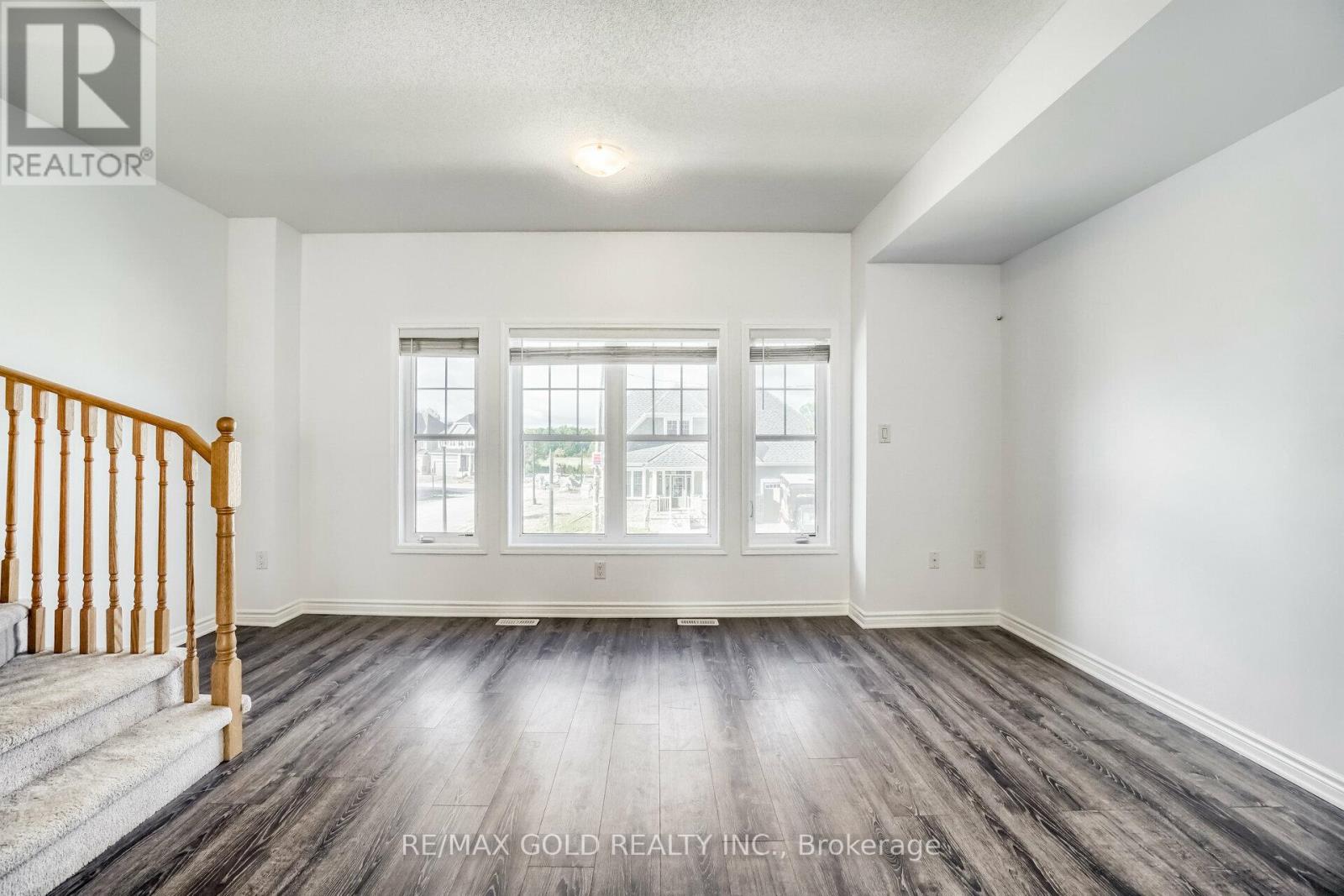 152 Village Gate Drive, Wasaga Beach, Ontario  L9Z 0J7 - Photo 8 - S12718150