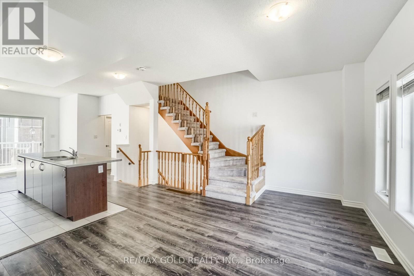 152 Village Gate Drive, Wasaga Beach, Ontario  L9Z 0J7 - Photo 9 - S12718150