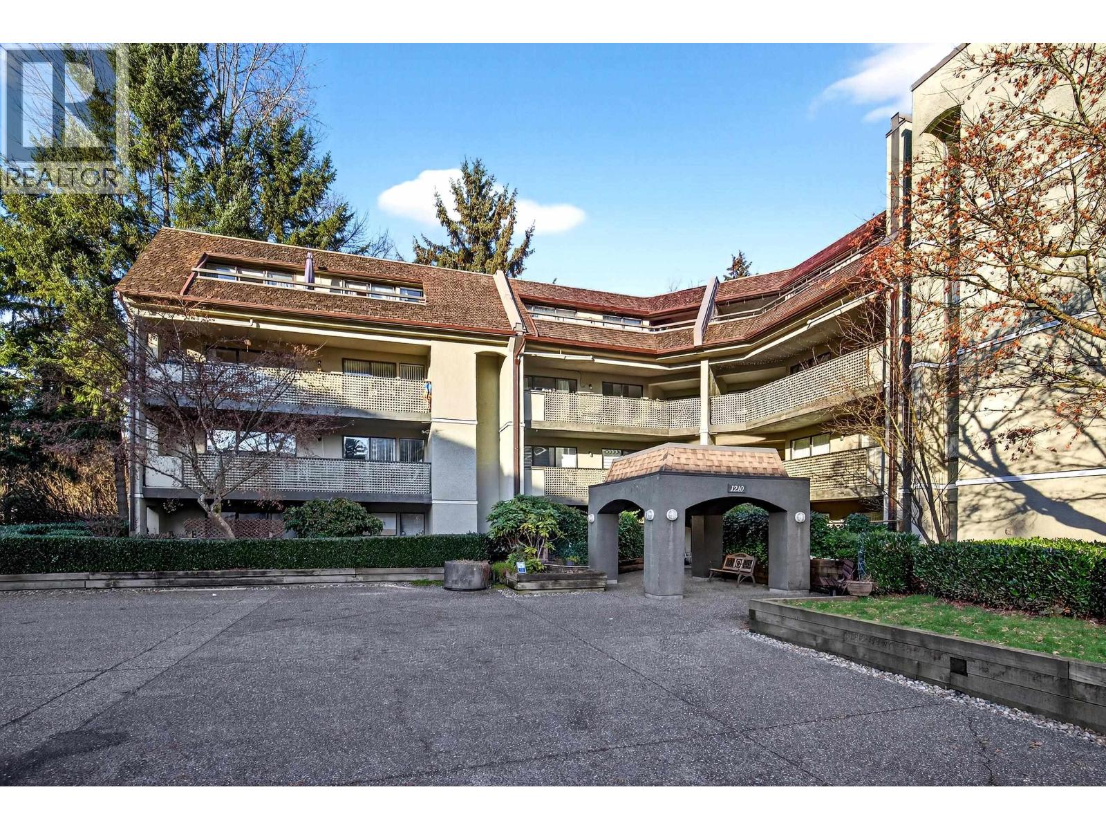 402 1210 Pacific Street, Coquitlam, British Columbia  V3B 6K3 - Photo 2 - R3081395