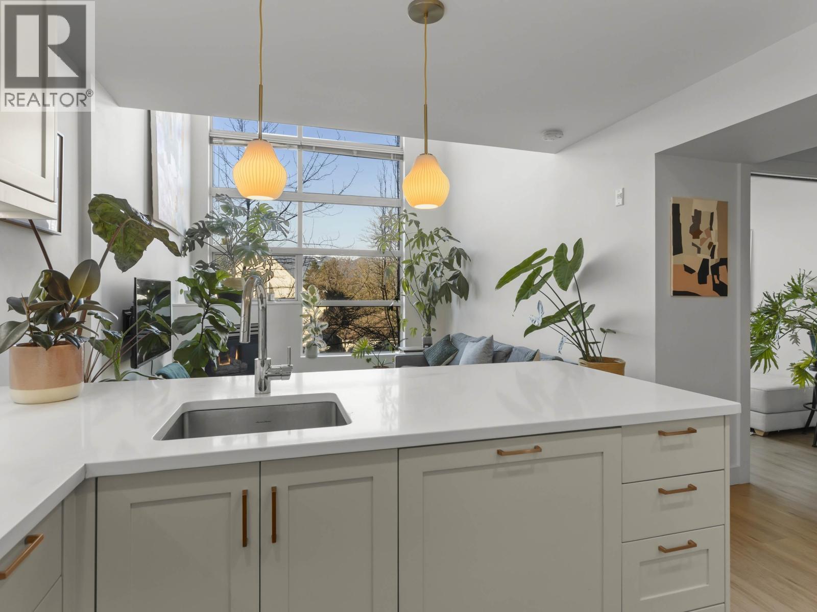 301 418 E Broadway, Vancouver, British Columbia  V5T 1X2 - Photo 3 - R3081693