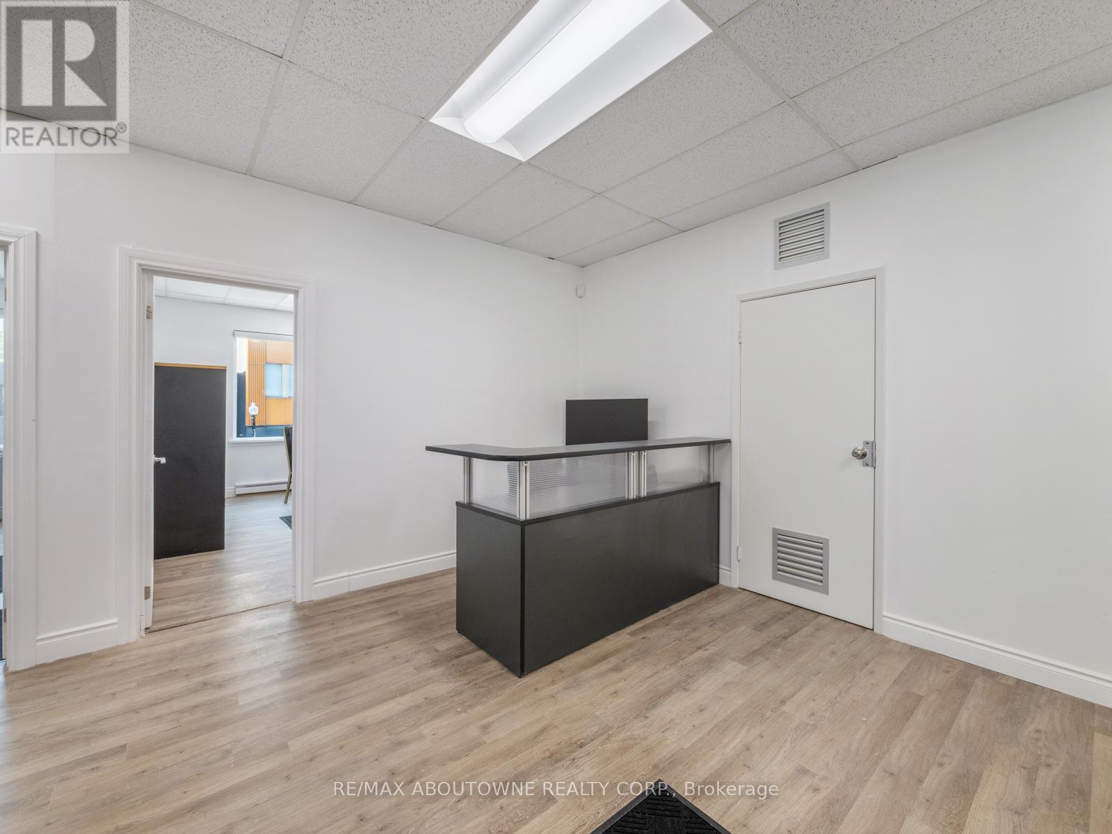 344c - 344 Lakeshore Road E, Oakville, Ontario  L6J 1J6 - Photo 11 - W12718074