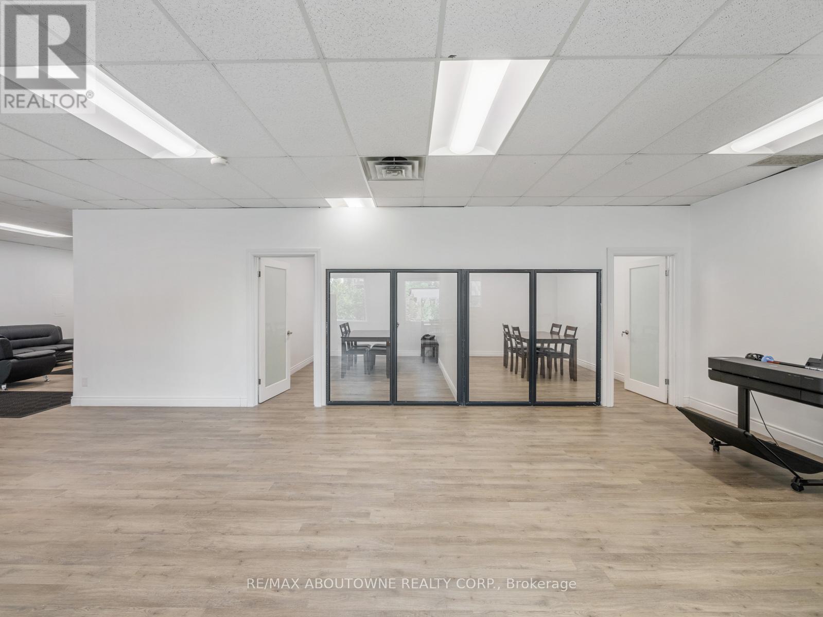 344c - 344 Lakeshore Road E, Oakville, Ontario  L6J 1J6 - Photo 15 - W12718074