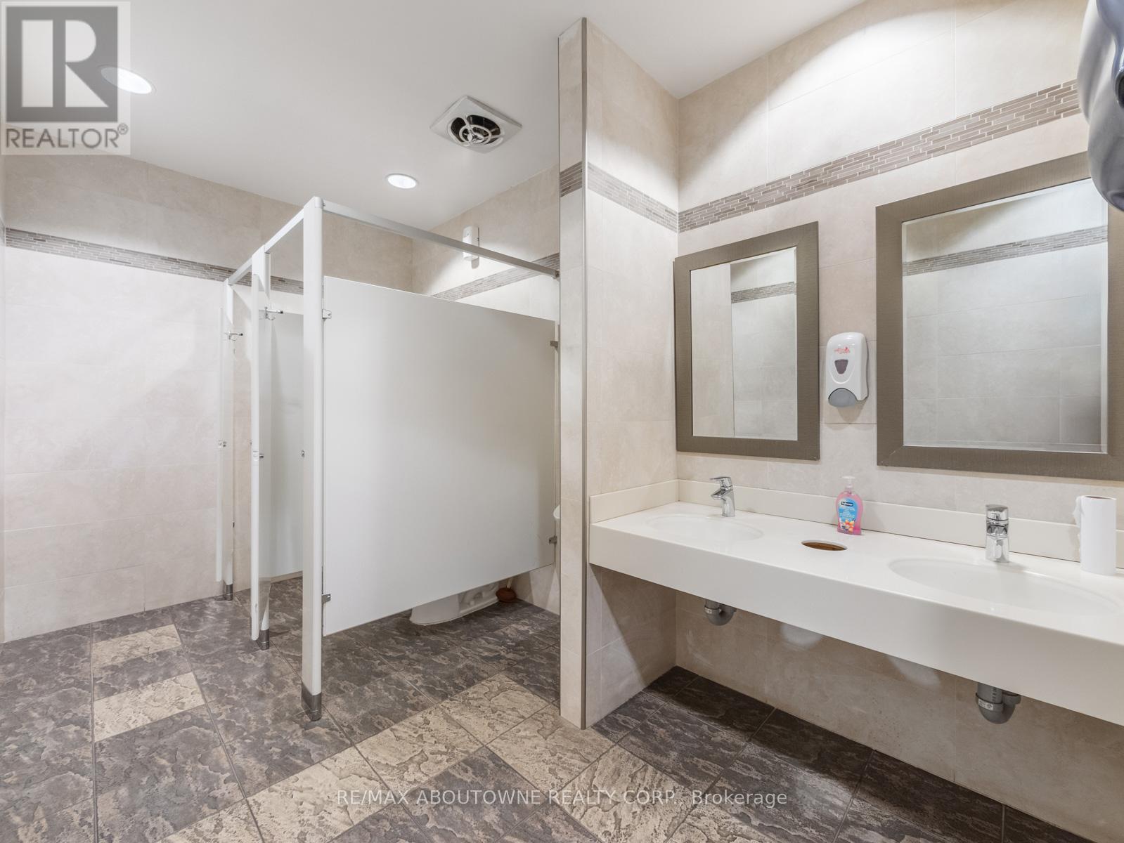 344c - 344 Lakeshore Road E, Oakville, Ontario  L6J 1J6 - Photo 24 - W12718074