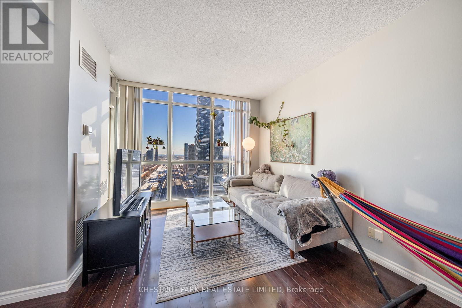 <div class="slider-price">$2,800 Monthly</div><p>3306 - 18 Yonge Street, Toronto, Ontario</p>