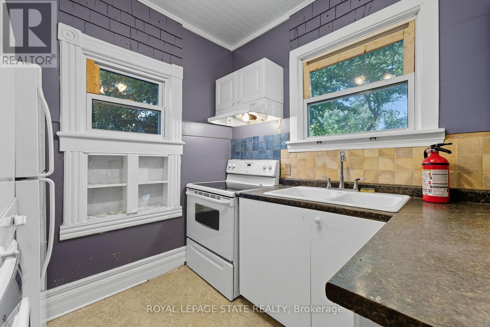 8 Tasker Street, St. Catharines, Ontario  L2R 3Z8 - Photo 15 - X12718138