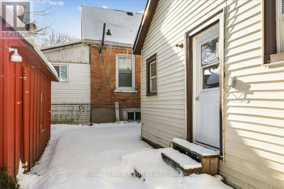 8 Tasker Street, St. Catharines, Ontario  L2R 3Z8 - Photo 27 - X12718138