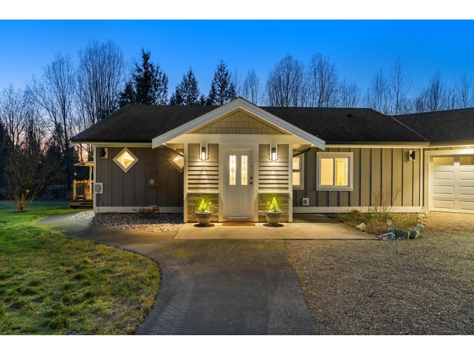 22015 40 Avenue, Langley, British Columbia  V2Z 1N7 - Photo 3 - R3081852