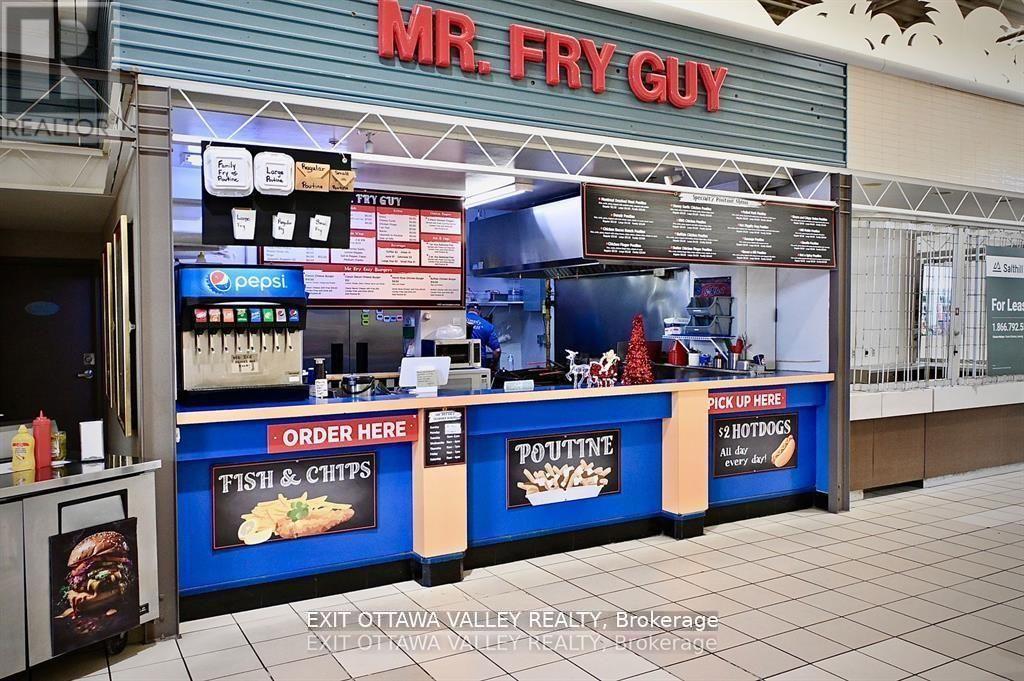 1100 Pembroke Street, Pembroke, Ontario K8A 6Y7 - Photo 1 - X12718376