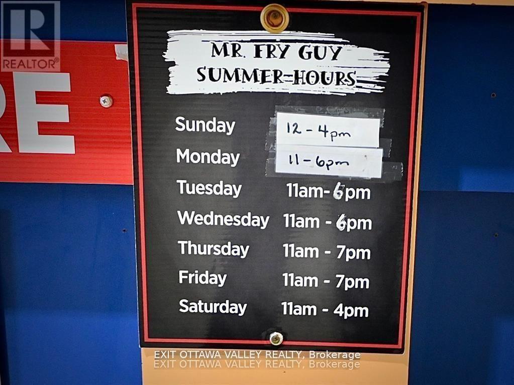 1100 Pembroke Street, Pembroke, Ontario K8A 6Y7 - Photo 3 - X12718376