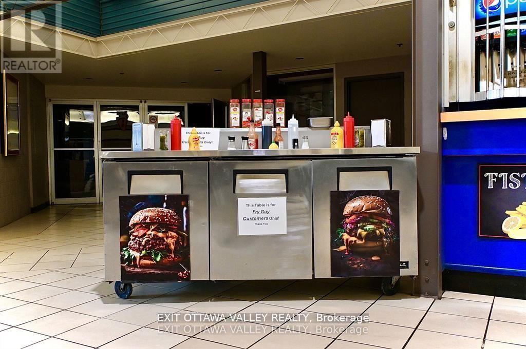 1100 Pembroke Street, Pembroke, Ontario K8A 6Y7 - Photo 4 - X12718376