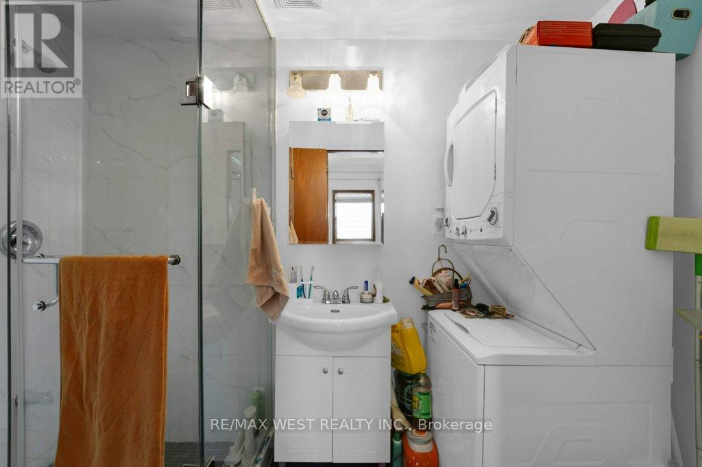 225 Oakwood Avenue, Toronto, Ontario  M6E 2V3 - Photo 17 - C12718186