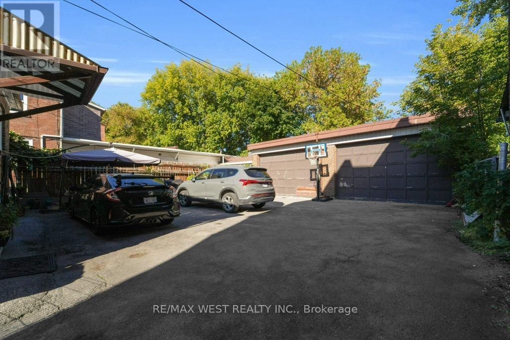 225 Oakwood Avenue, Toronto, Ontario  M6E 2V3 - Photo 35 - C12718186