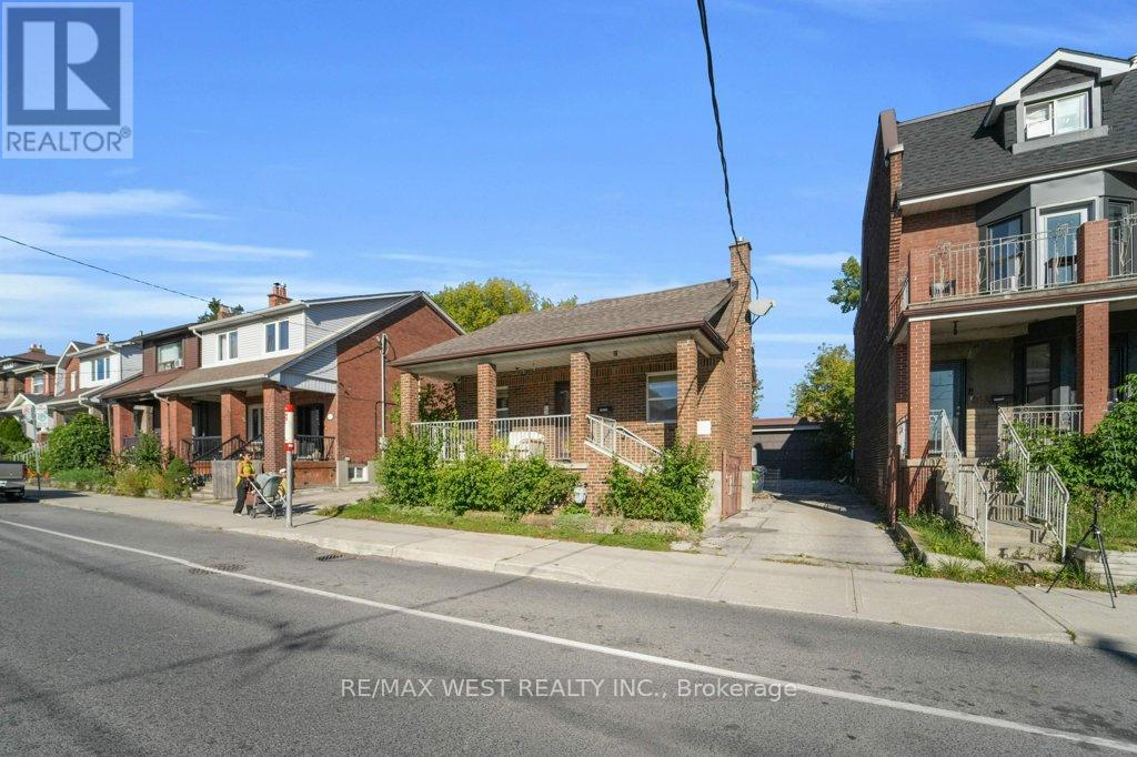 225 Oakwood Avenue, Toronto, Ontario  M6E 2V3 - Photo 4 - C12718186