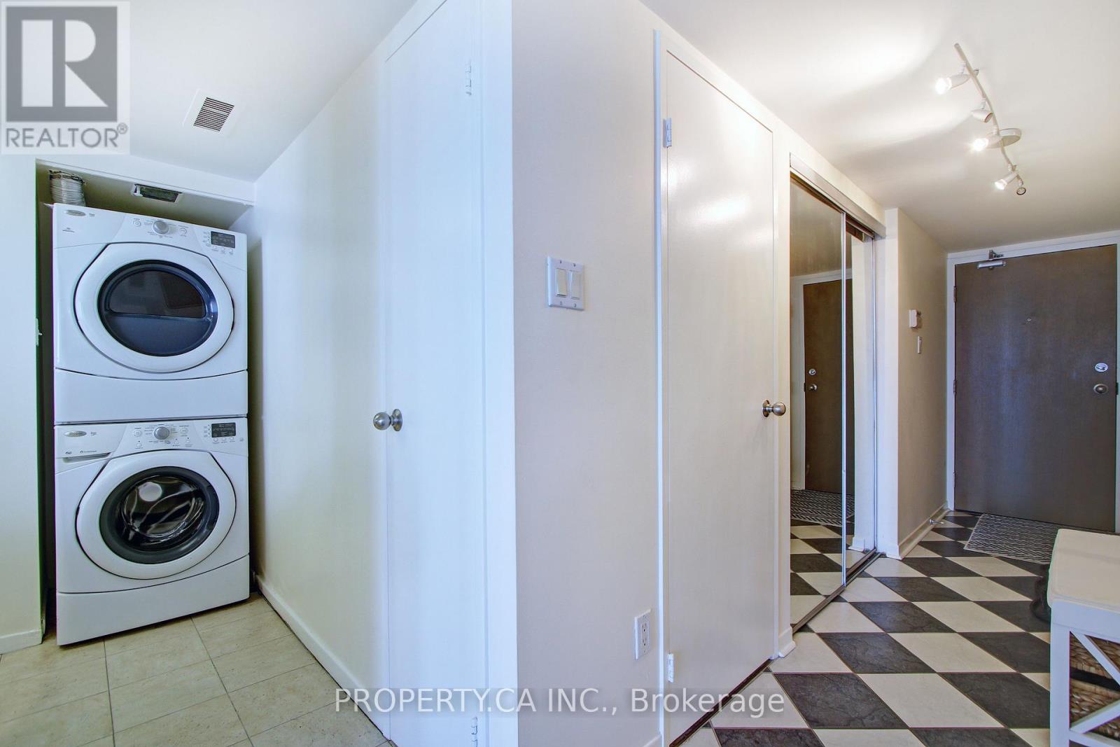 2204 - 1001 Bay Street, Toronto, Ontario  M5S 3A6 - Photo 2 - C12718310