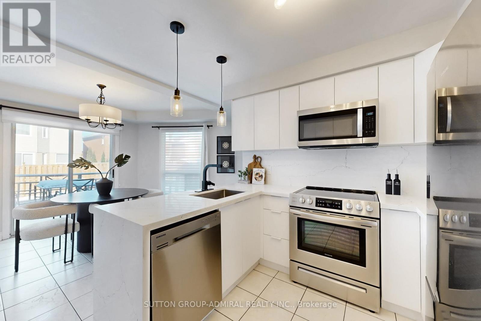 284 Lancrest Street, Pickering, Ontario  L1V 6N3 - Photo 7 - E12718232