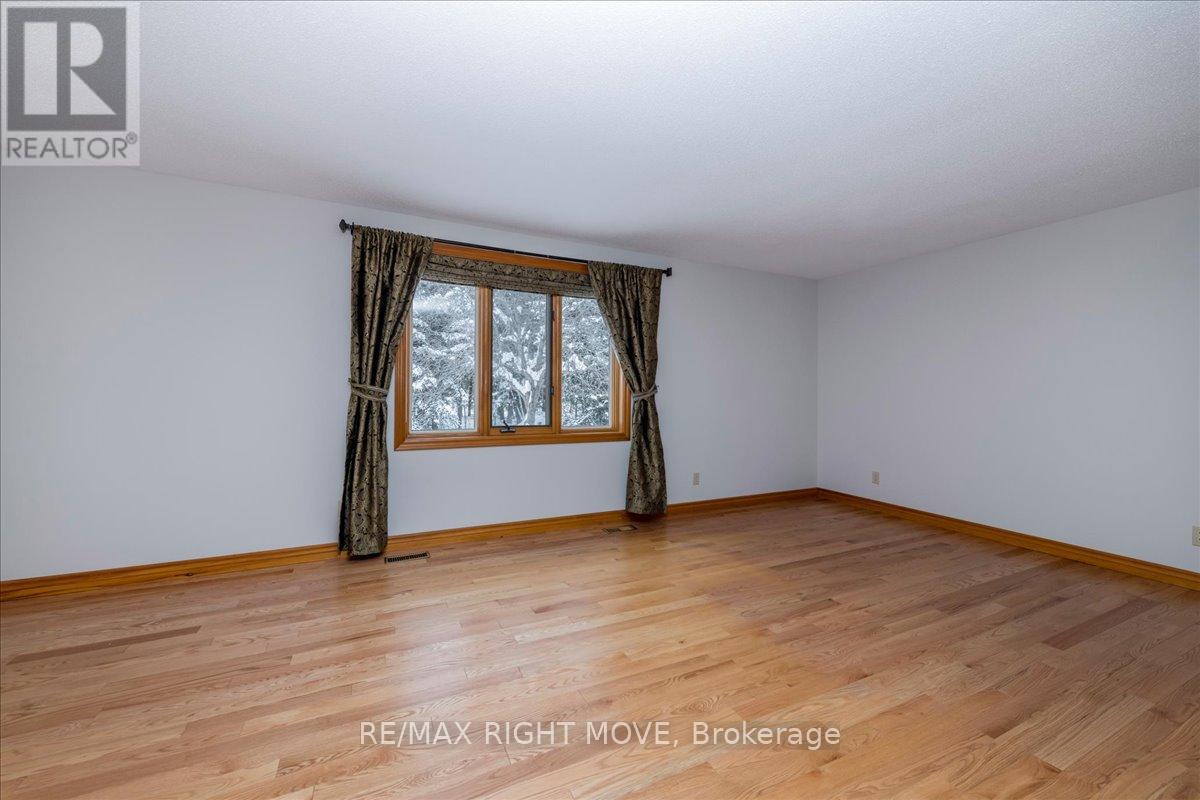 1892 Carriage Court, Severn, Ontario  L3V 6H2 - Photo 26 - S12425534