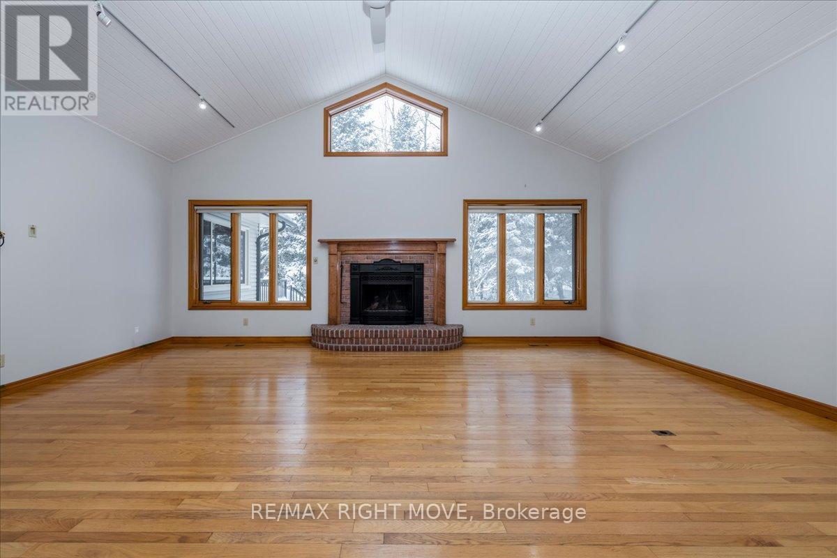 1892 Carriage Court, Severn, Ontario  L3V 6H2 - Photo 9 - S12425534