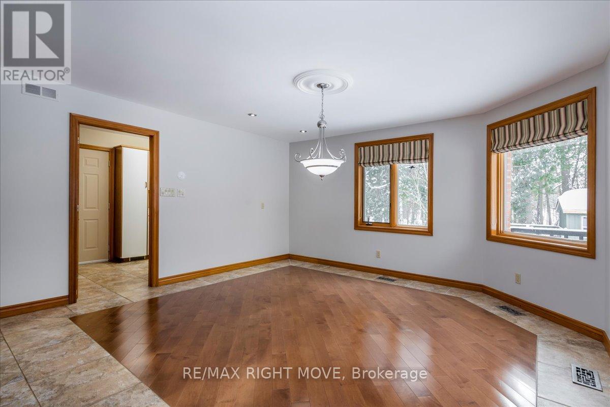 1892 Carriage Court, Severn, Ontario  L3V 6H2 - Photo 21 - S12425534