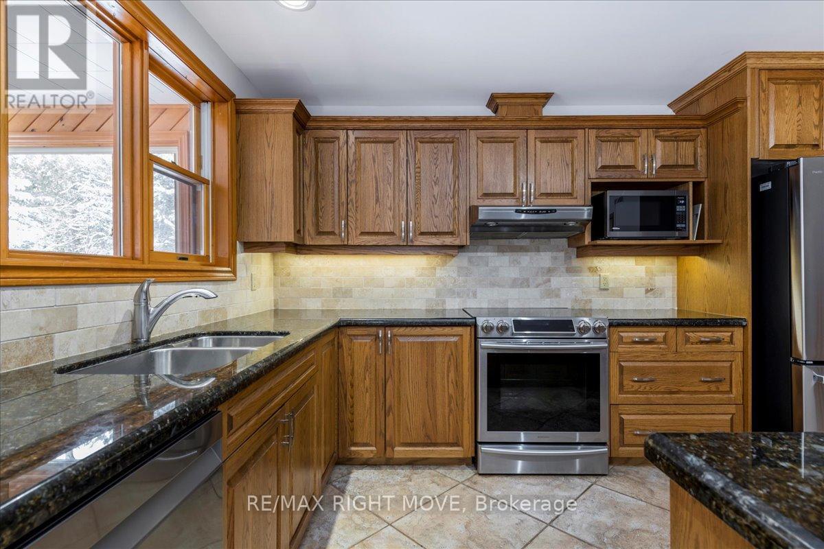 1892 Carriage Court, Severn, Ontario  L3V 6H2 - Photo 16 - S12425534