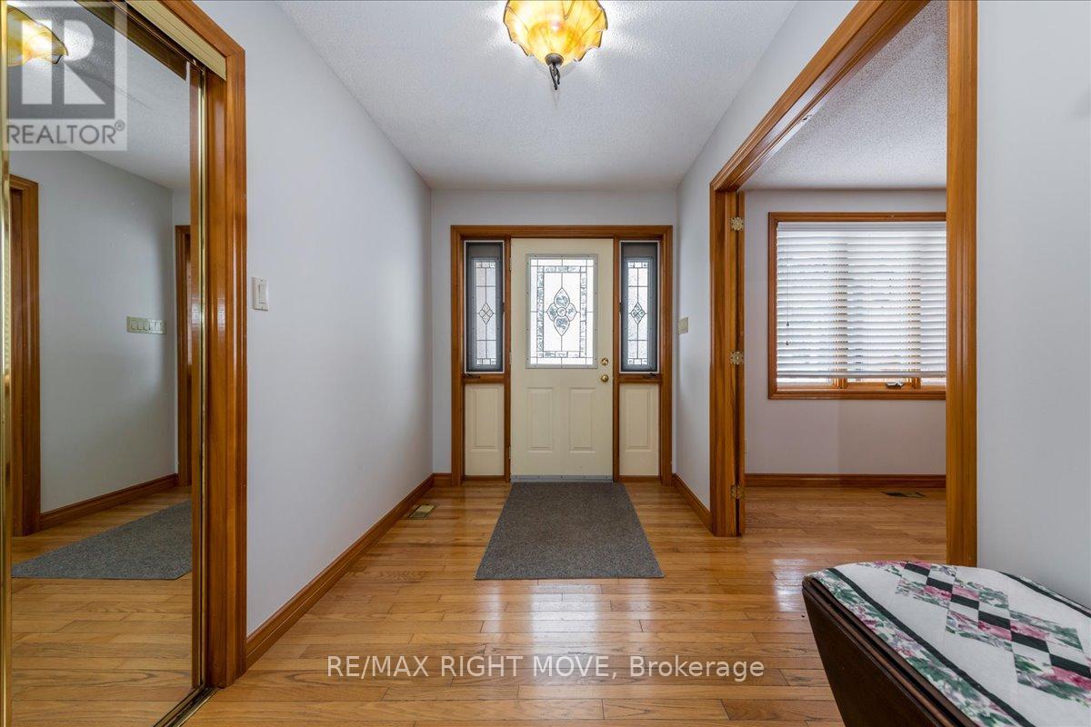 1892 Carriage Court, Severn, Ontario  L3V 6H2 - Photo 5 - S12425534