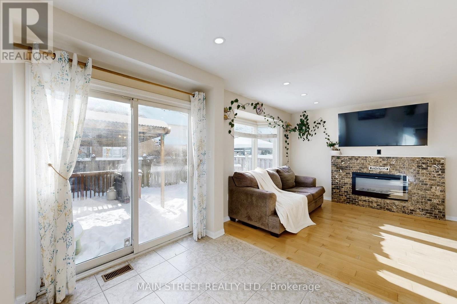 20 Dougherty Crescent, Whitchurch-Stouffville, Ontario  L4A 0A6 - Photo 15 - N12718274