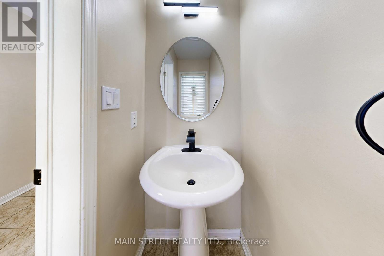 20 Dougherty Crescent, Whitchurch-Stouffville, Ontario  L4A 0A6 - Photo 17 - N12718274