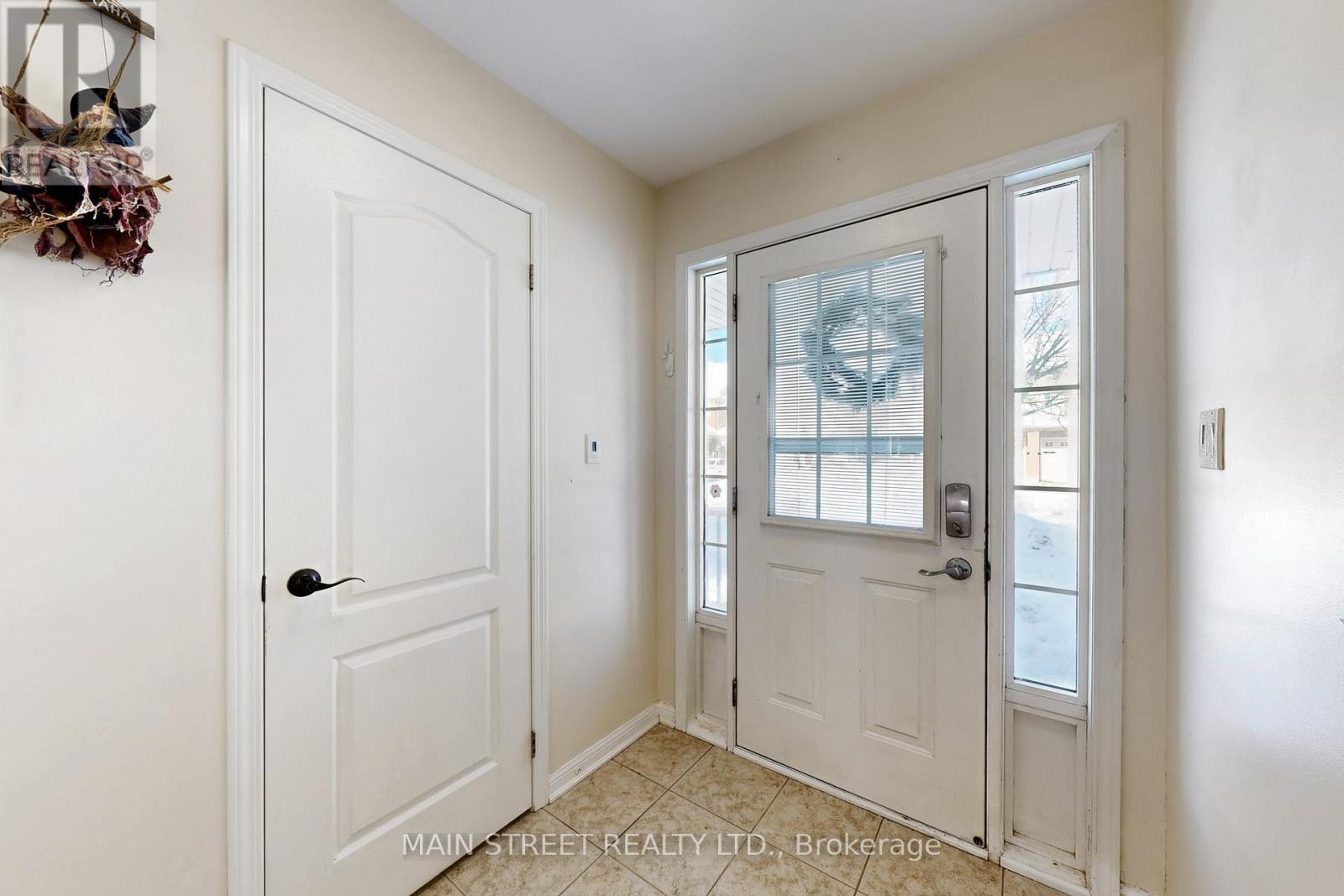 20 Dougherty Crescent, Whitchurch-Stouffville, Ontario  L4A 0A6 - Photo 4 - N12718274