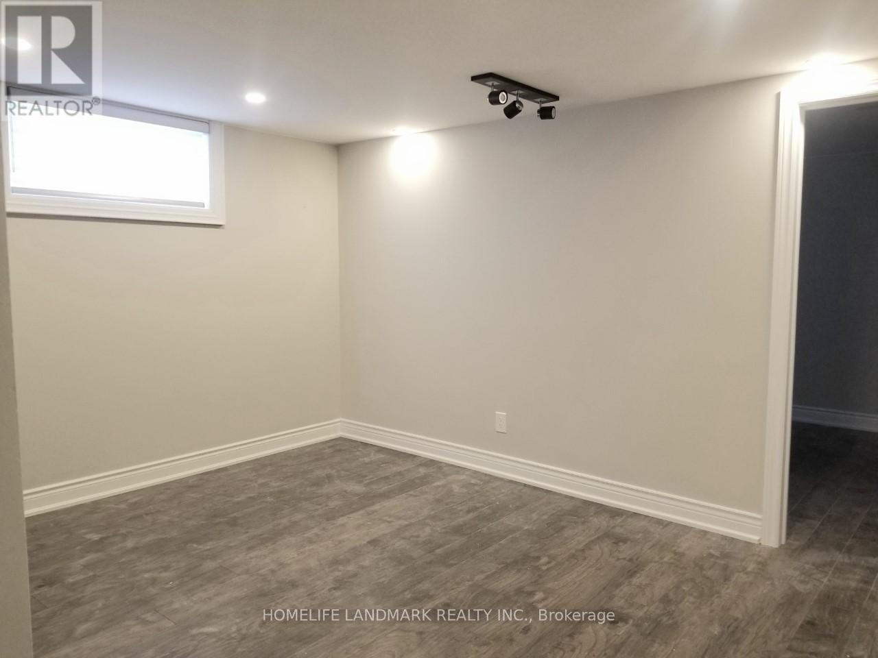 12 Ottawa Court, Aurora, Ontario  L4G 2Y7 - Photo 11 - N12718298