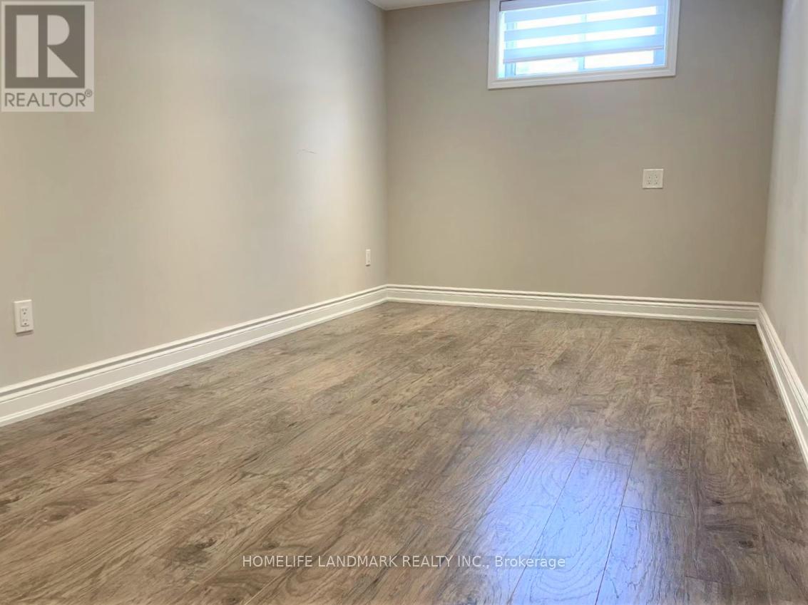 12 Ottawa Court, Aurora, Ontario  L4G 2Y7 - Photo 2 - N12718298