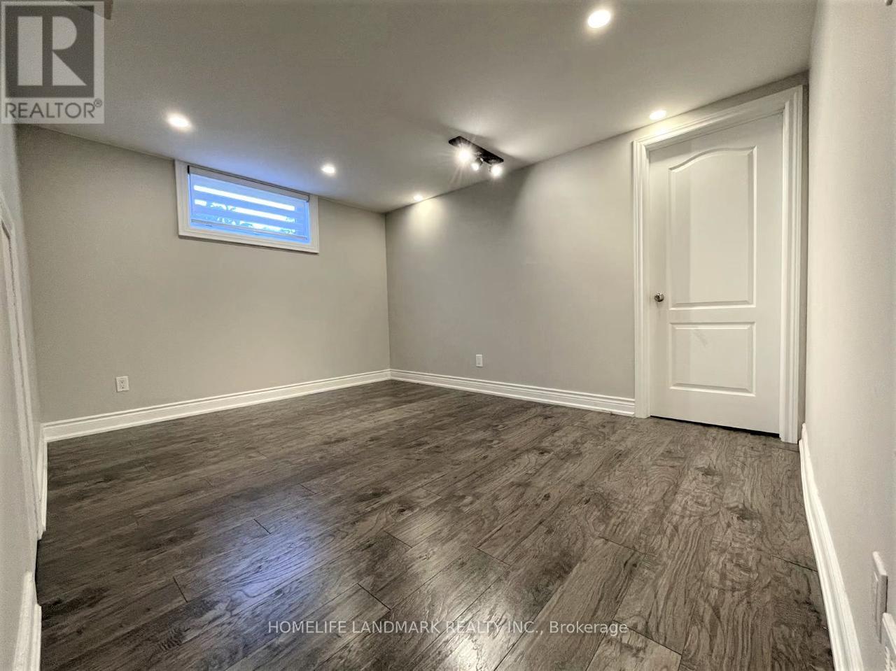 12 Ottawa Court, Aurora, Ontario  L4G 2Y7 - Photo 4 - N12718298