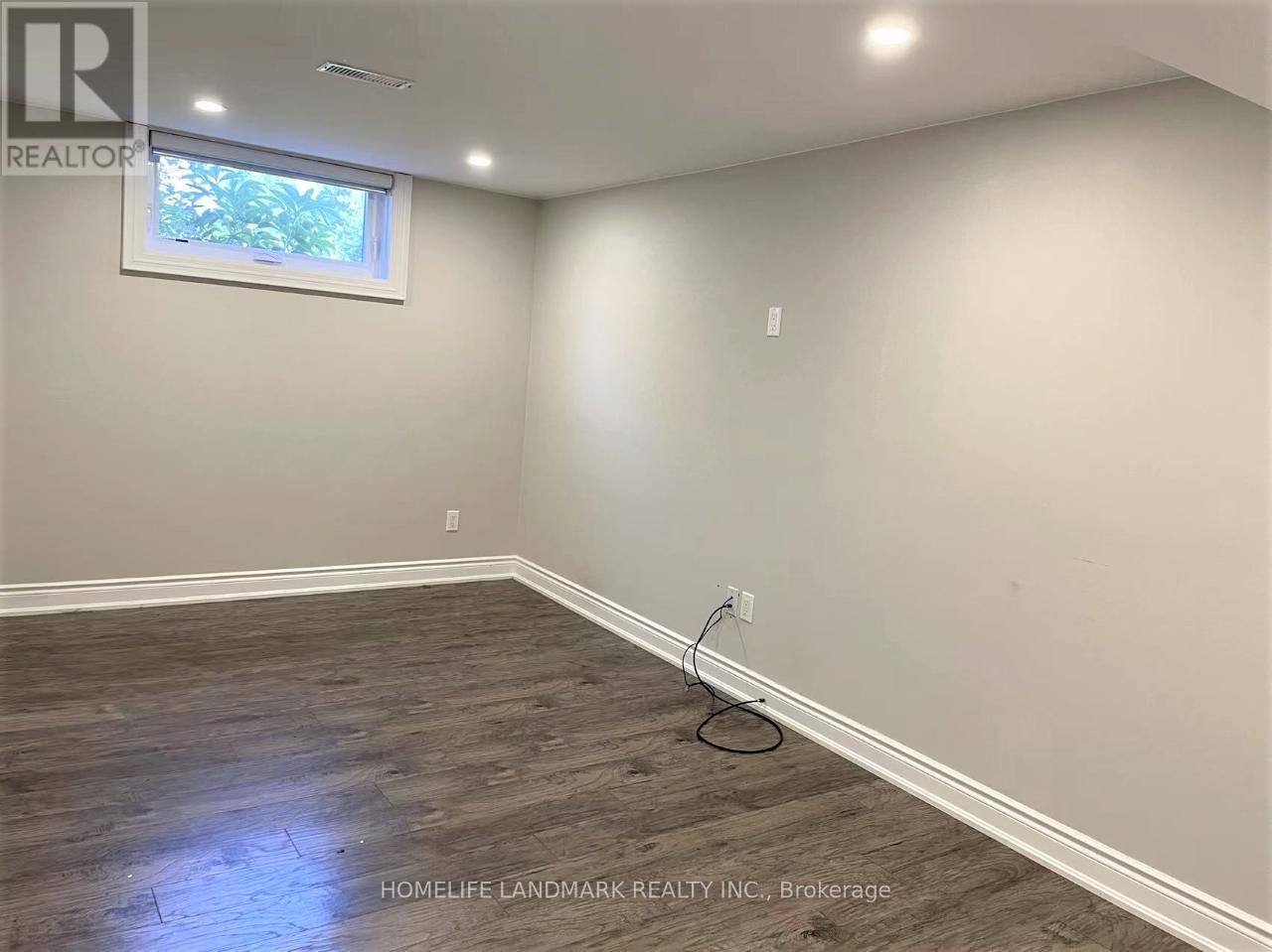 12 Ottawa Court, Aurora, Ontario  L4G 2Y7 - Photo 6 - N12718298