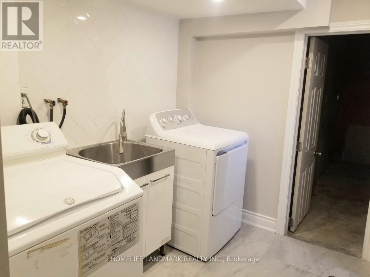 12 Ottawa Court, Aurora, Ontario  L4G 2Y7 - Photo 9 - N12718298