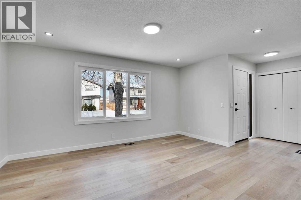 139 Castleglen Way Ne, Calgary, Alberta  T3J 1V2 - Photo 4 - A2274930