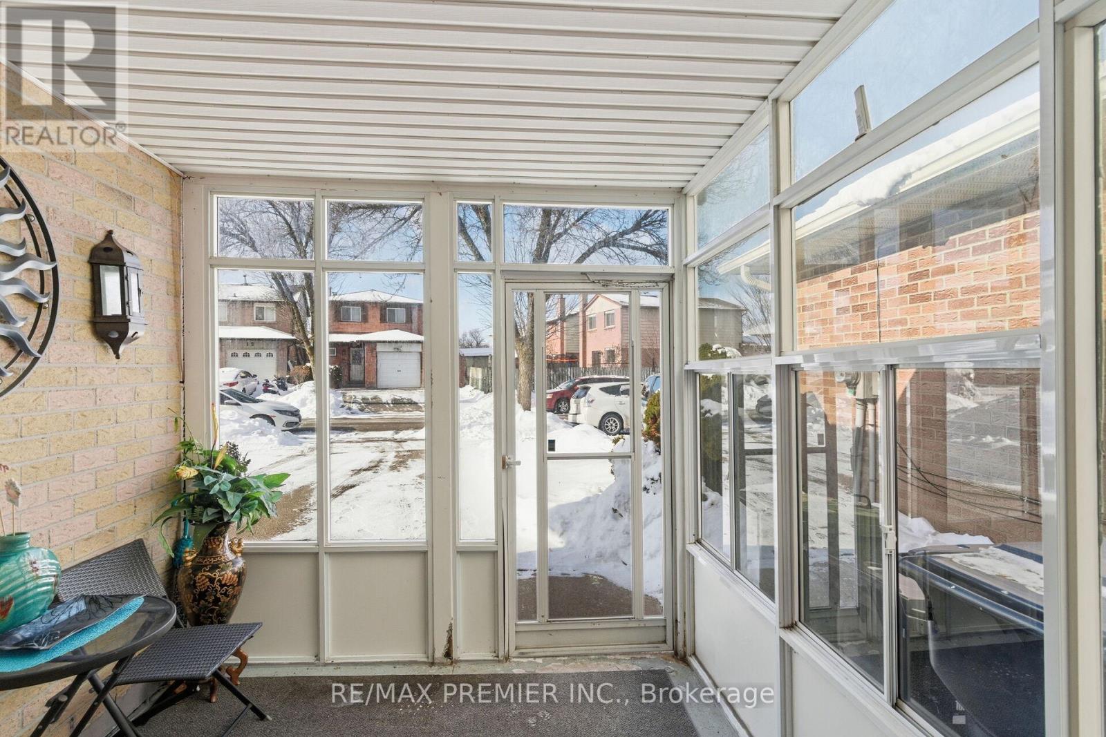 15 Beulah Street, Toronto, Ontario  M9V 4S9 - Photo 4 - W12718180