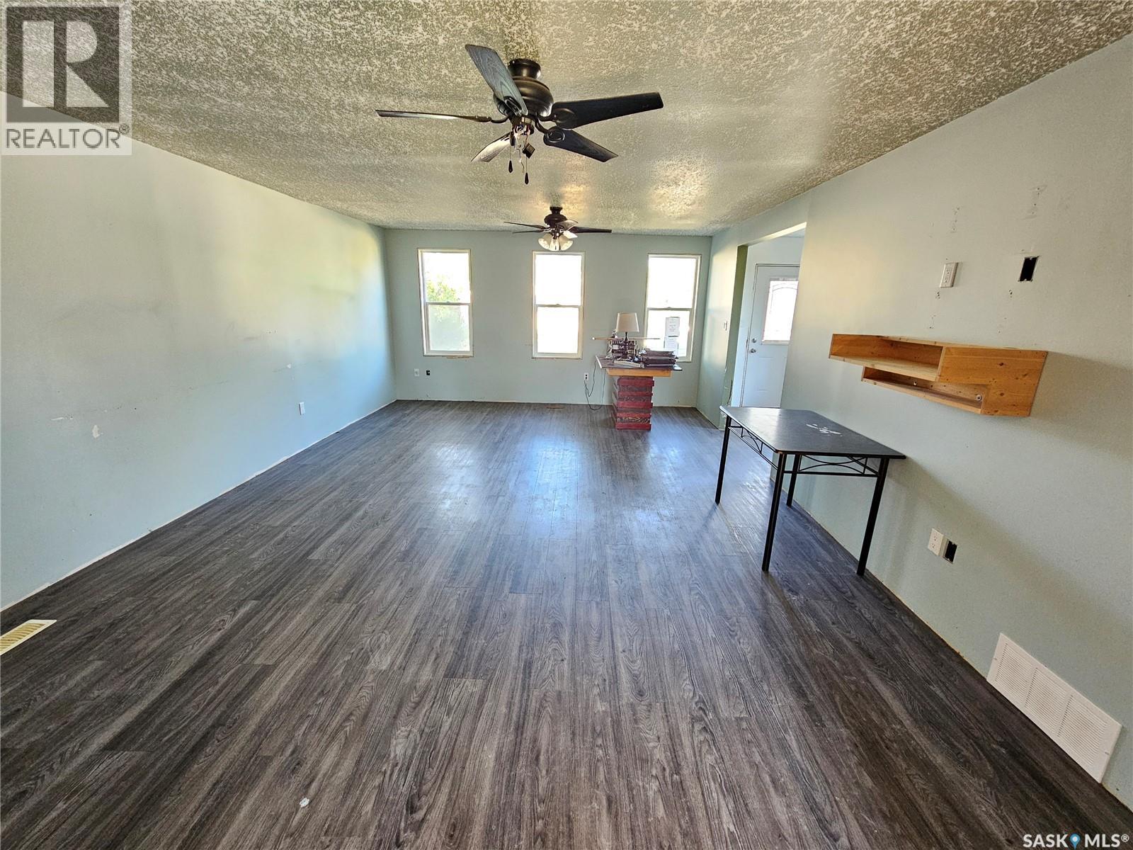 245 Oriole Avenue, Briercrest, Saskatchewan  S0H 0K0 - Photo 3 - SK027203