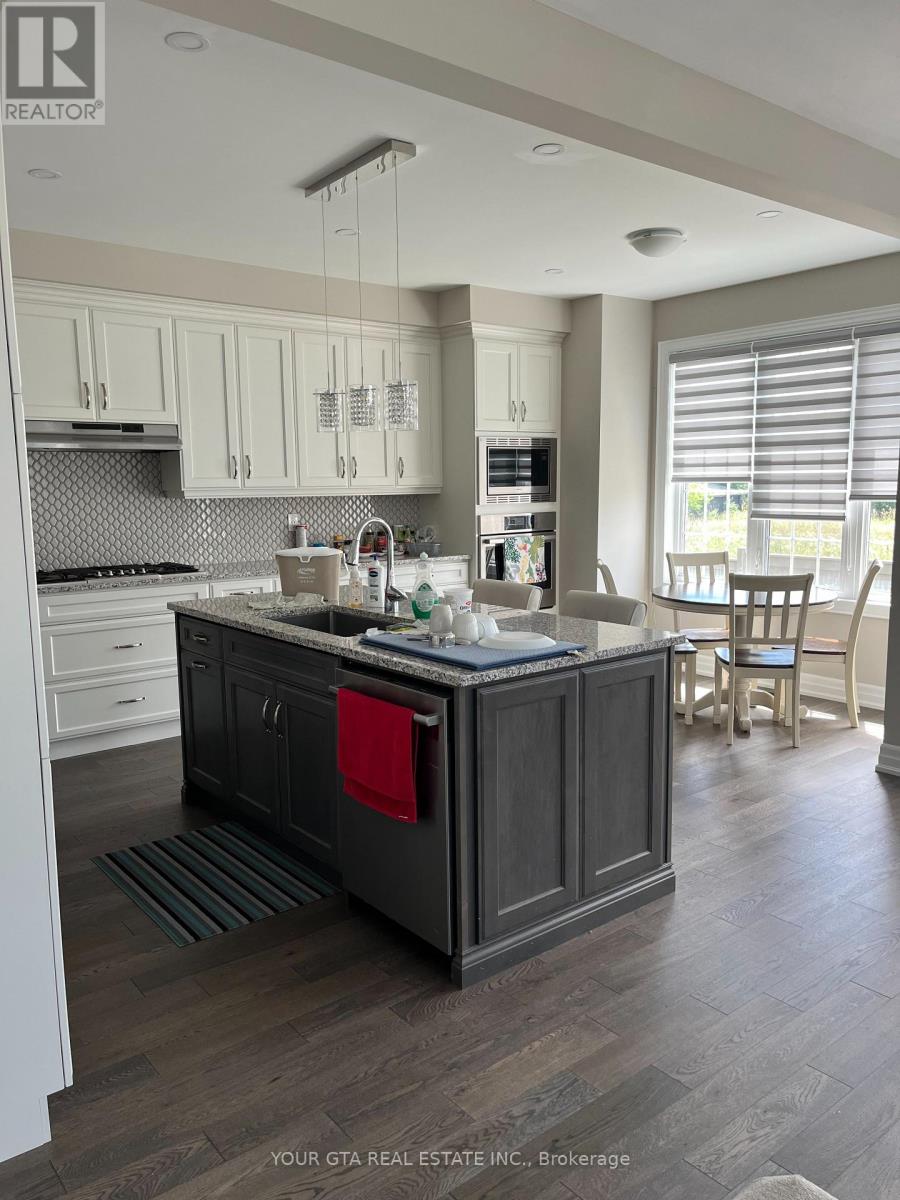 Oakvill - 102 Burnhamthorpe Road E Road, Oakville, Ontario  L6H 0X8 - Photo 2 - W12718220