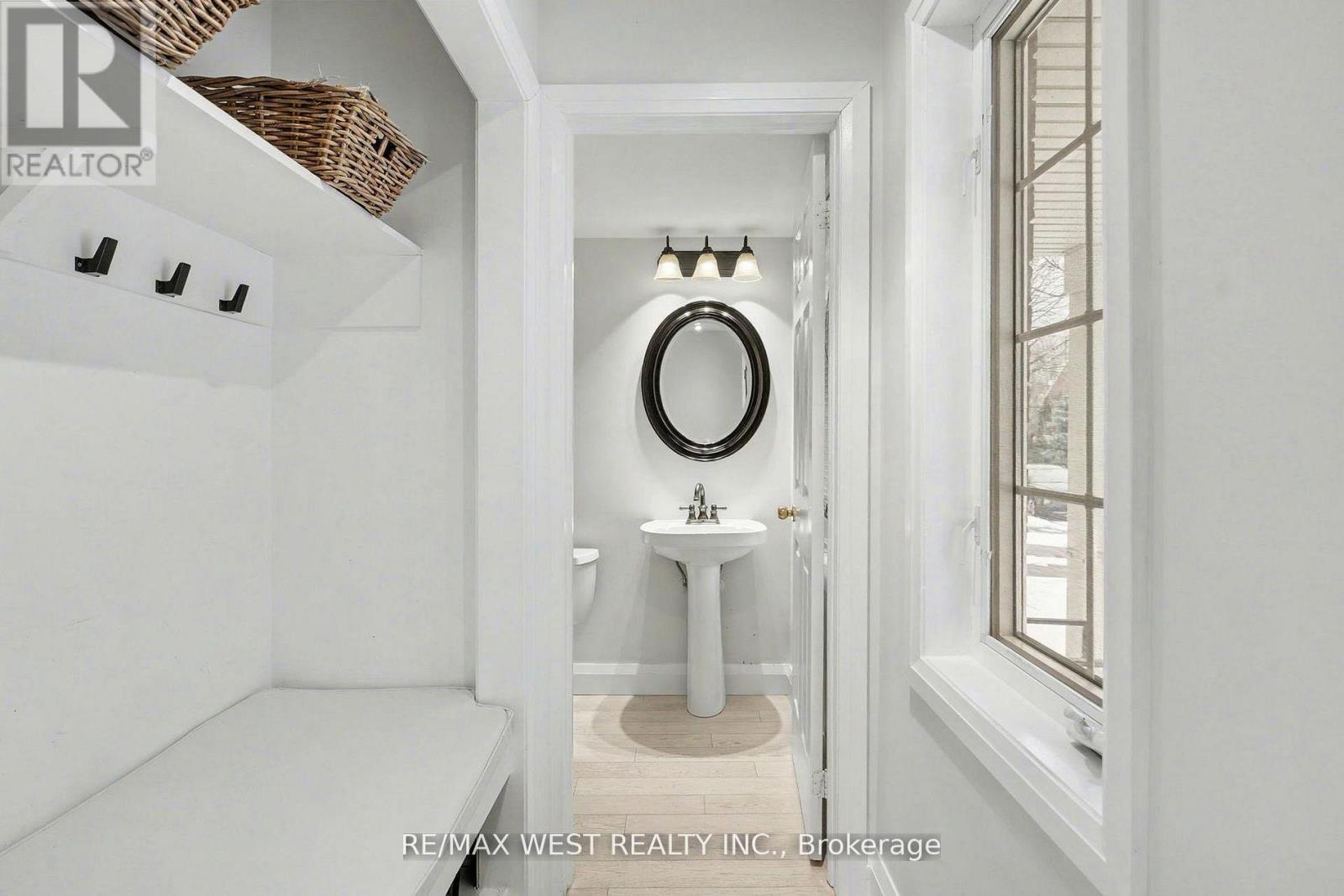 2232 Casselman Court, Burlington, Ontario  L7L 6T7 - Photo 5 - W12718250