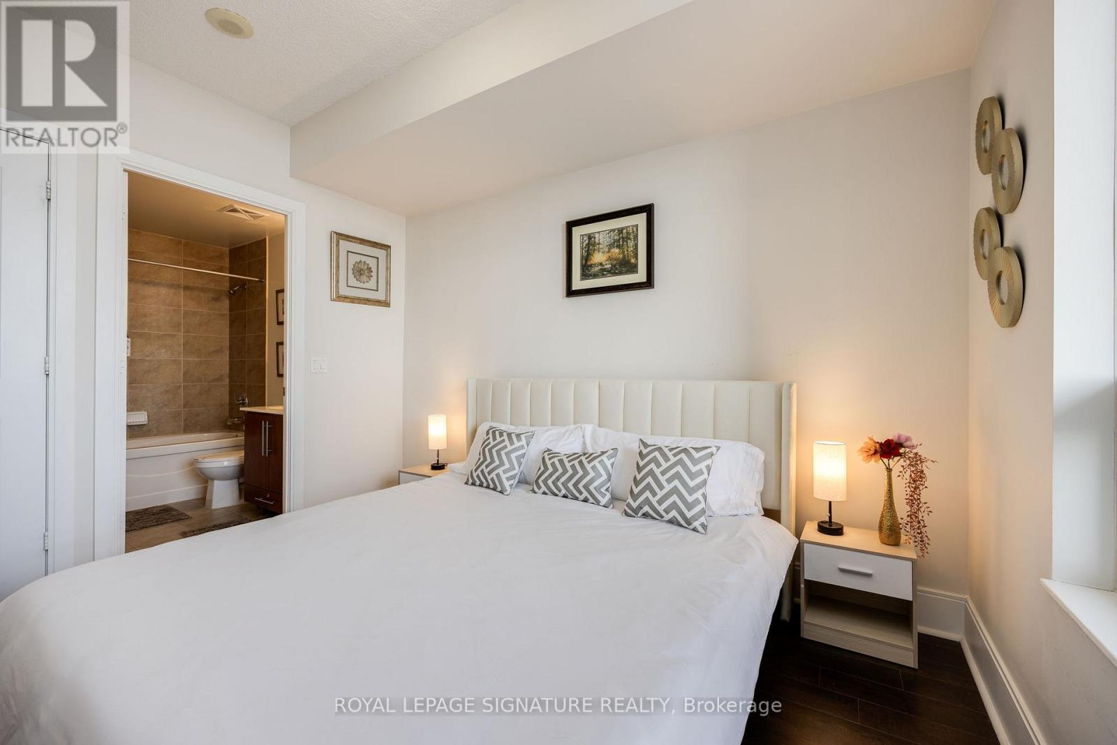 2908 - 330 Burnhamthorpe Road W, Mississauga, Ontario  L5B 0E1 - Photo 10 - W12718288