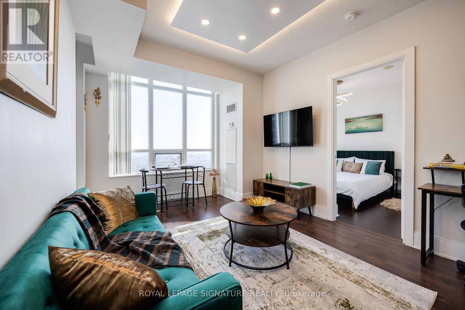 2908 - 330 Burnhamthorpe Road W, Mississauga, Ontario  L5B 0E1 - Photo 3 - W12718288