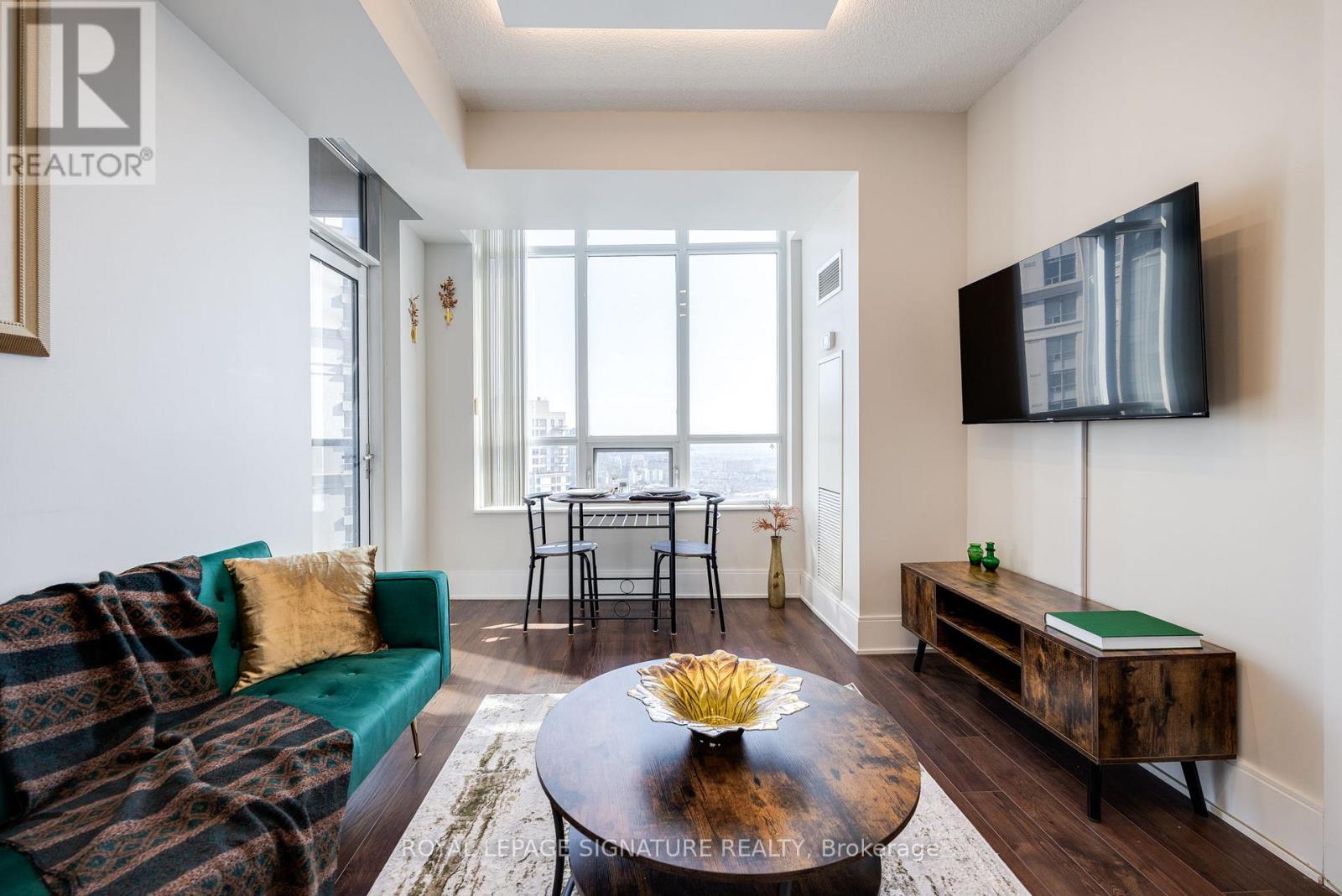 2908 - 330 Burnhamthorpe Road W, Mississauga, Ontario  L5B 0E1 - Photo 4 - W12718288