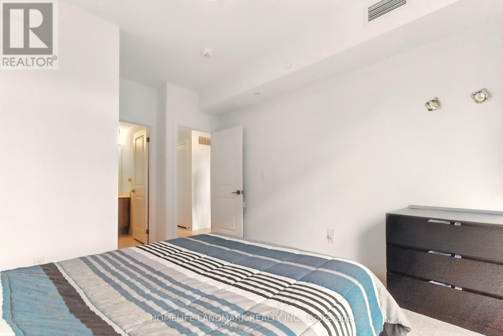 2 - 4015 Hickory Drive, Mississauga, Ontario  L4W 1L1 - Photo 13 - W12718324