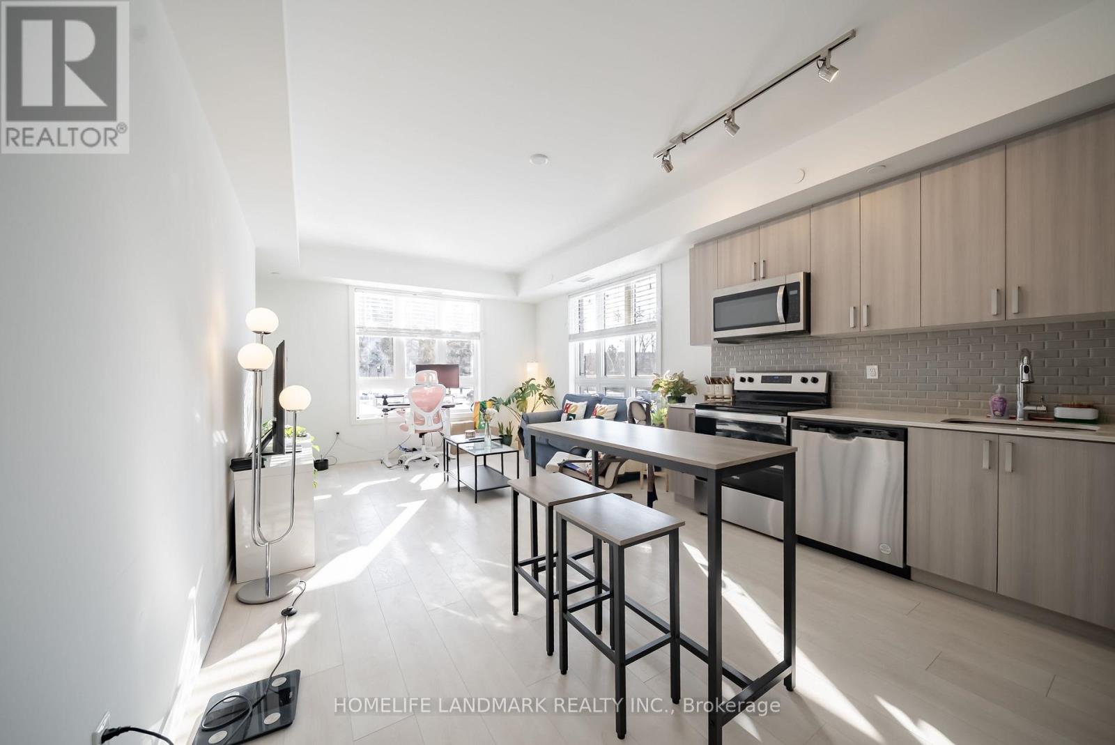 2 - 4015 Hickory Drive, Mississauga, Ontario  L4W 1L1 - Photo 7 - W12718324