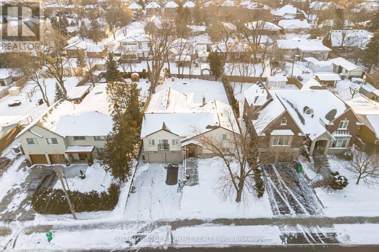 24 Joymar Drive, Mississauga, Ontario  L5M 1E9 - Photo 3 - W12718338